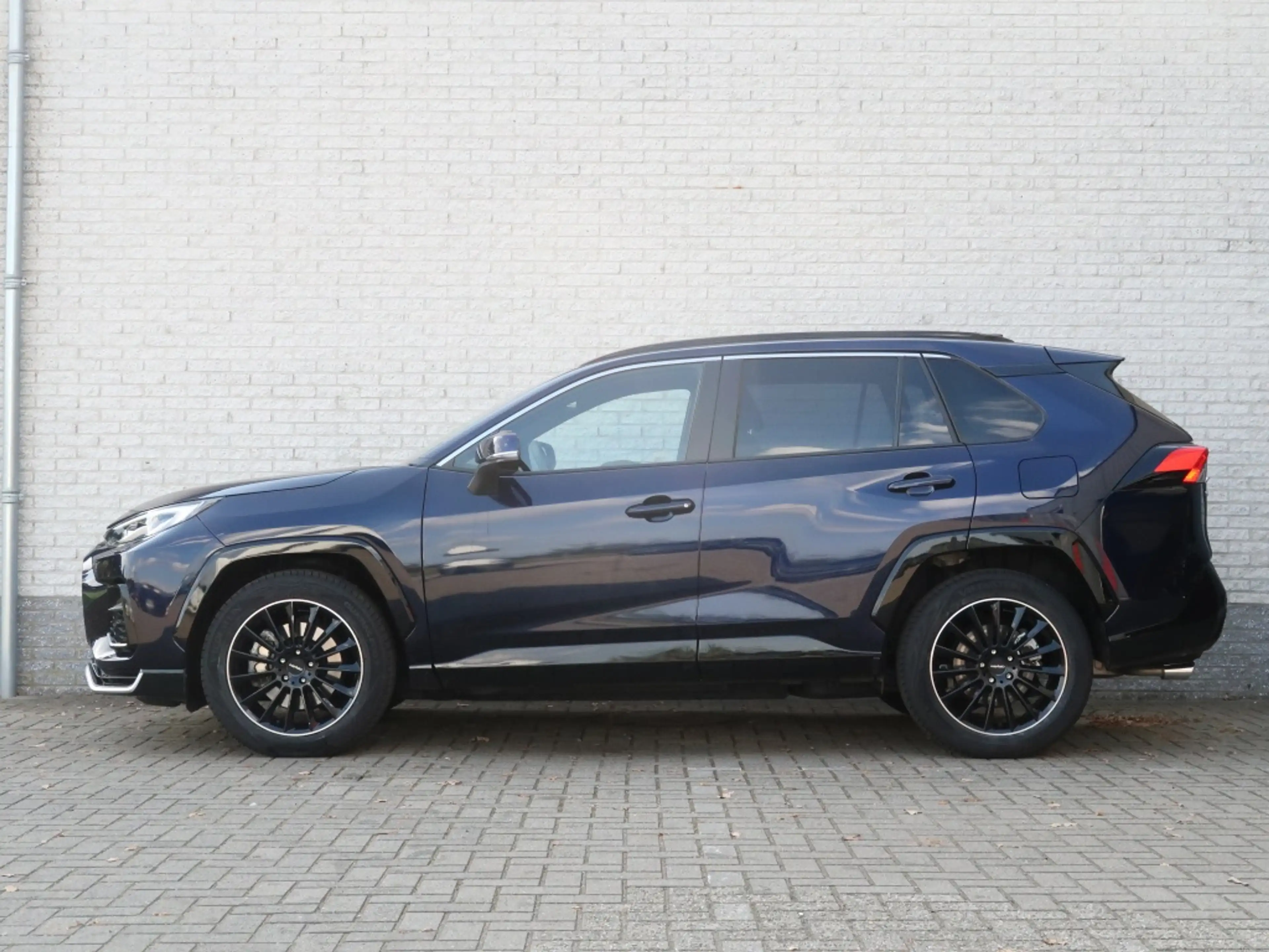 Suzuki Across 2.5 Plug-in Style — photo 5