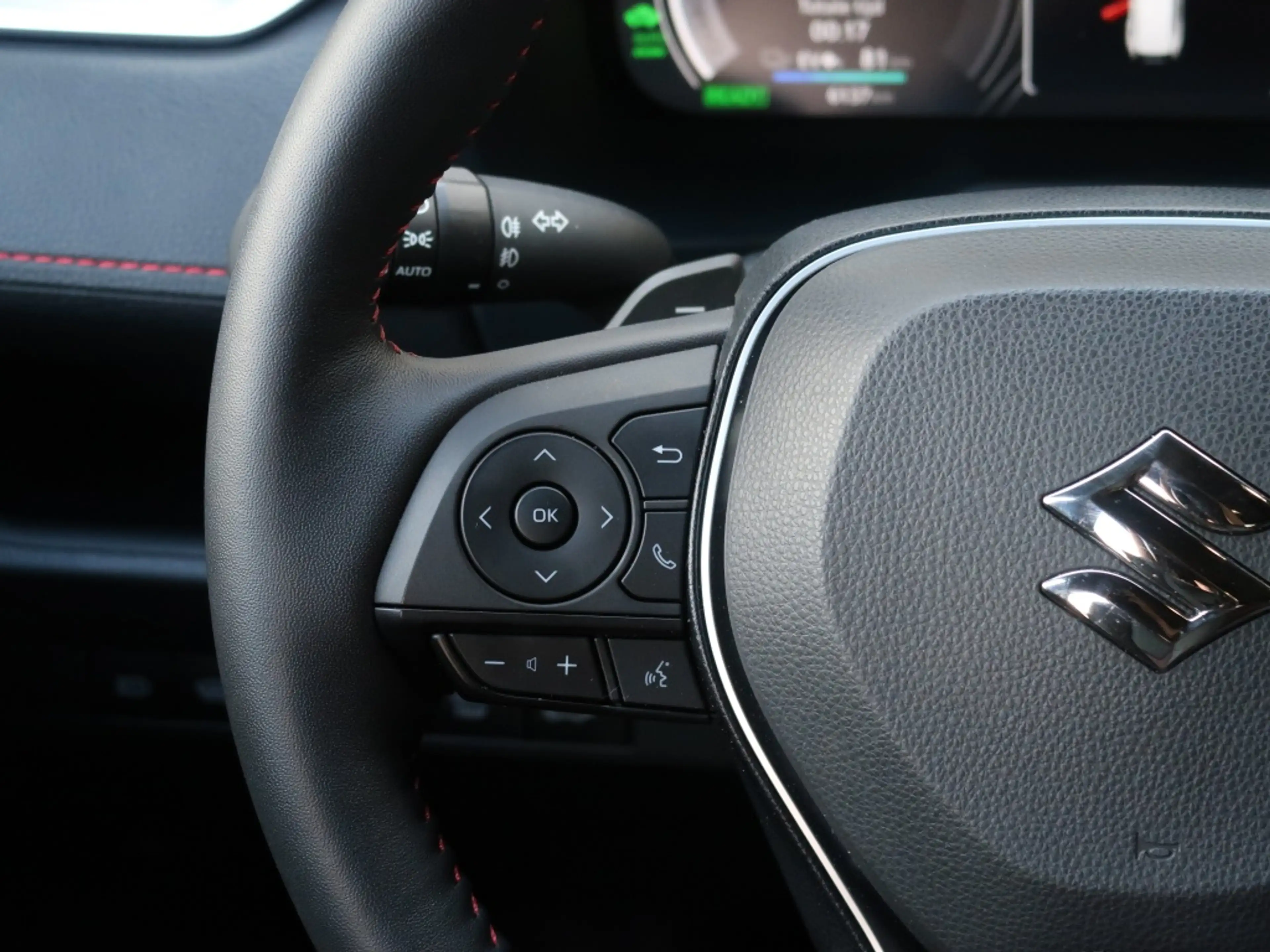Suzuki Across 2.5 Plug-in Style — photo 10