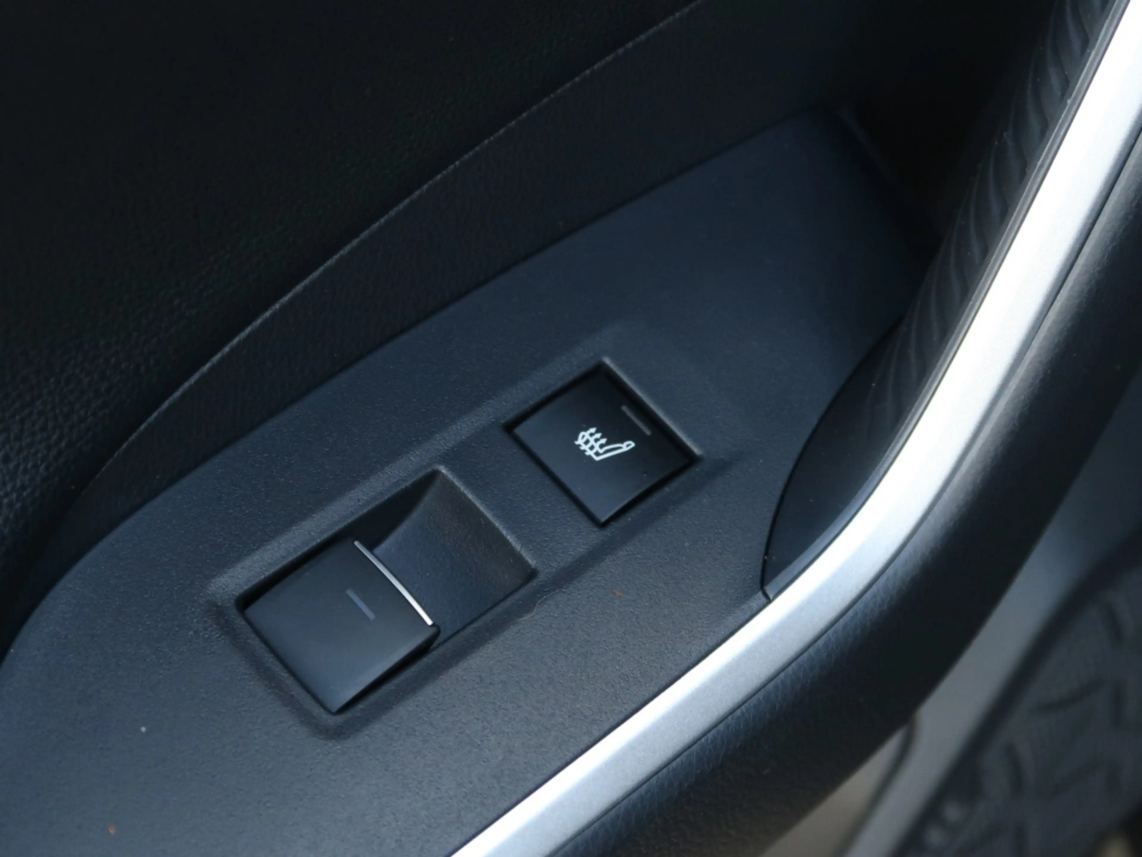 Suzuki Across 2.5 Plug-in Style — photo 12