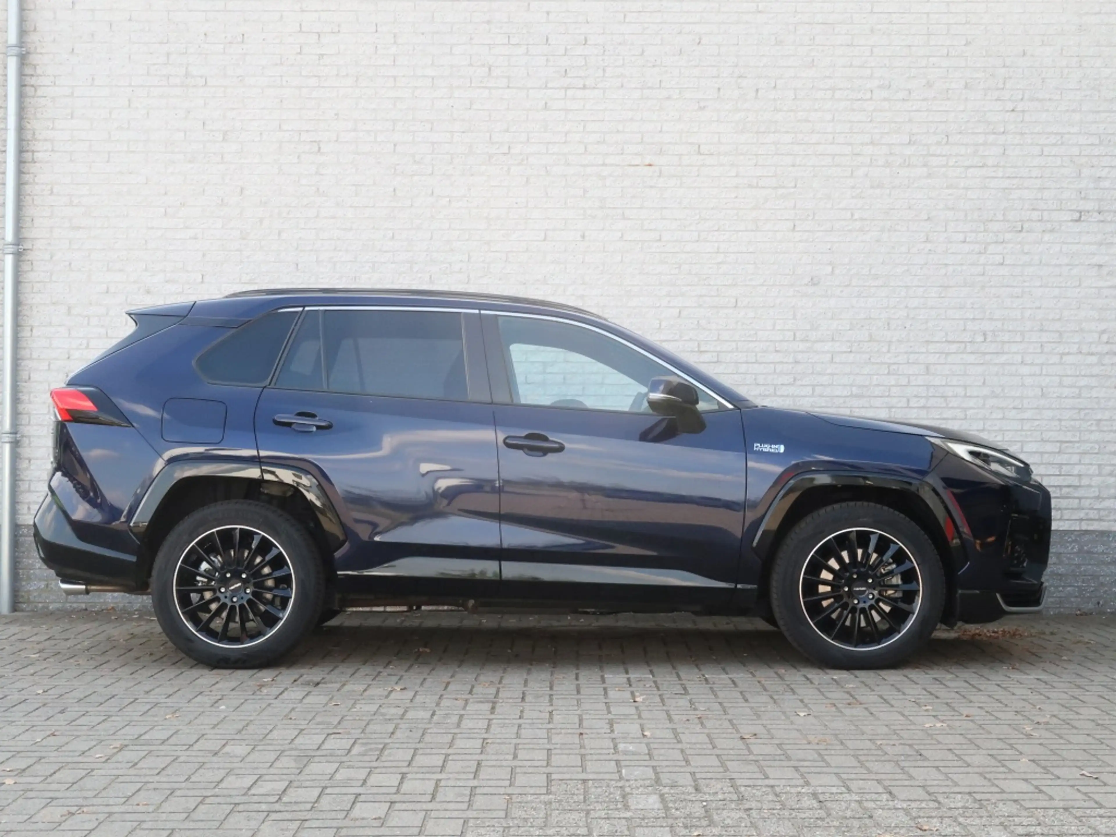 Suzuki Across 2.5 Plug-in Style — photo 6