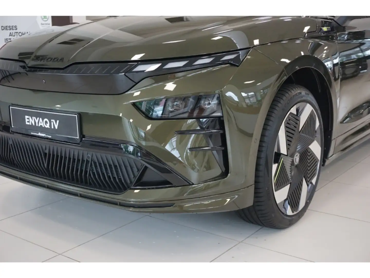 Skoda Enyaq 84 kWh RS 4x4 AHK Maxx 21''LM Suite Head-Up ACC Na Grün - 2