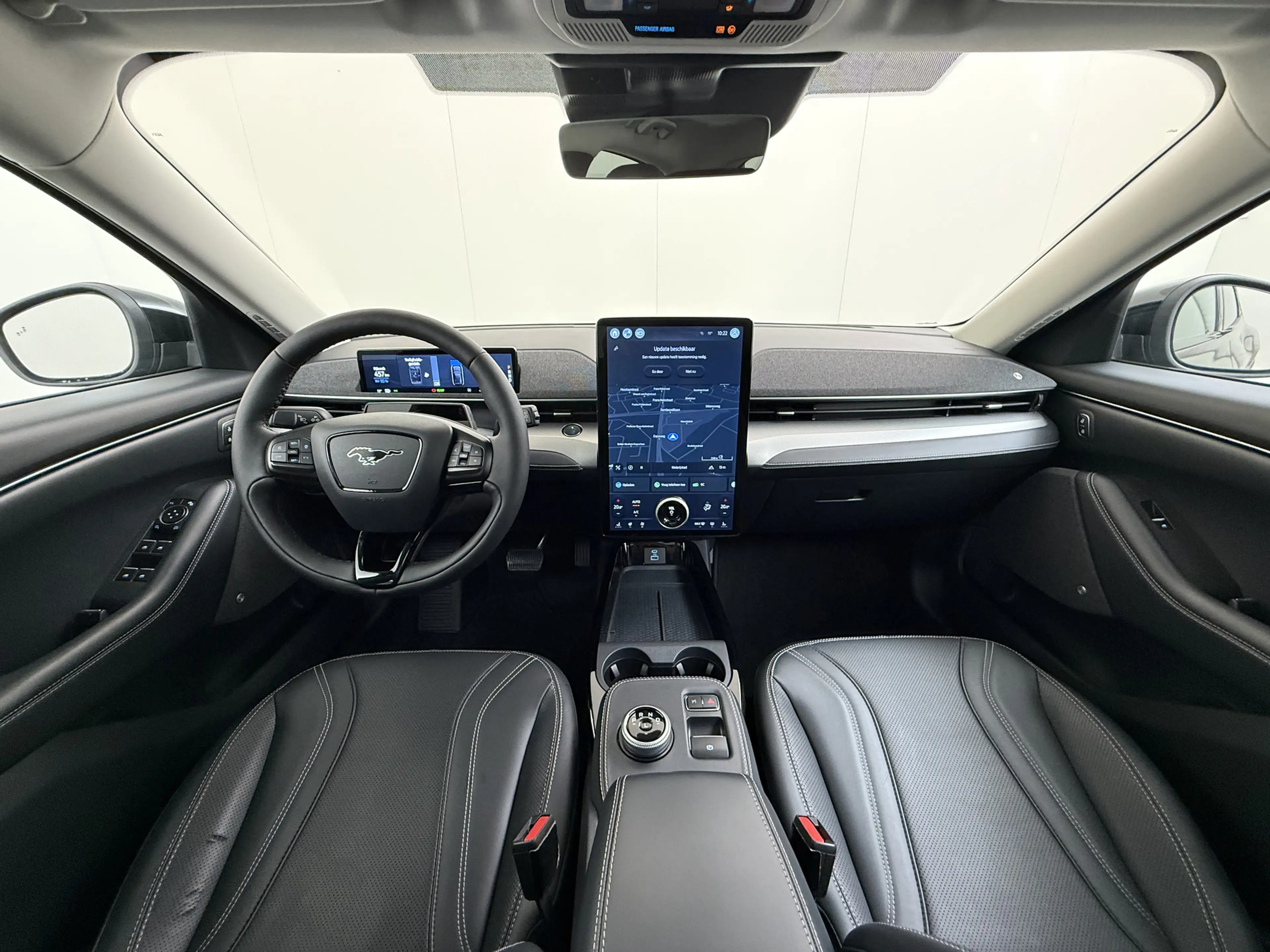 Ford Mustang Mach-E Extended RWD 98kWh Technology Pack Plus Panoramada — photo 3