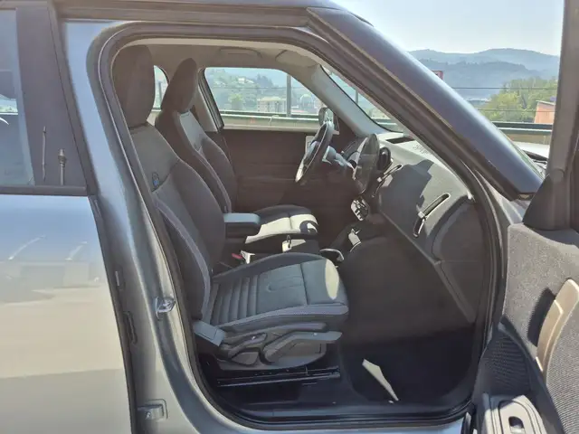 Mini Countryman view 9