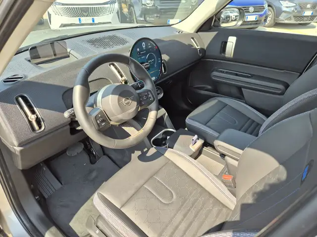 Mini Countryman view 6