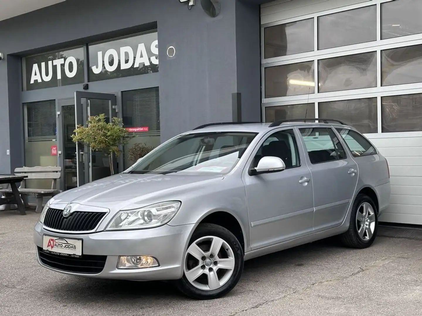 Skoda Octavia Combi Ambition 1.6 TDI 4x4 **Parkhilfe** Argent - 2