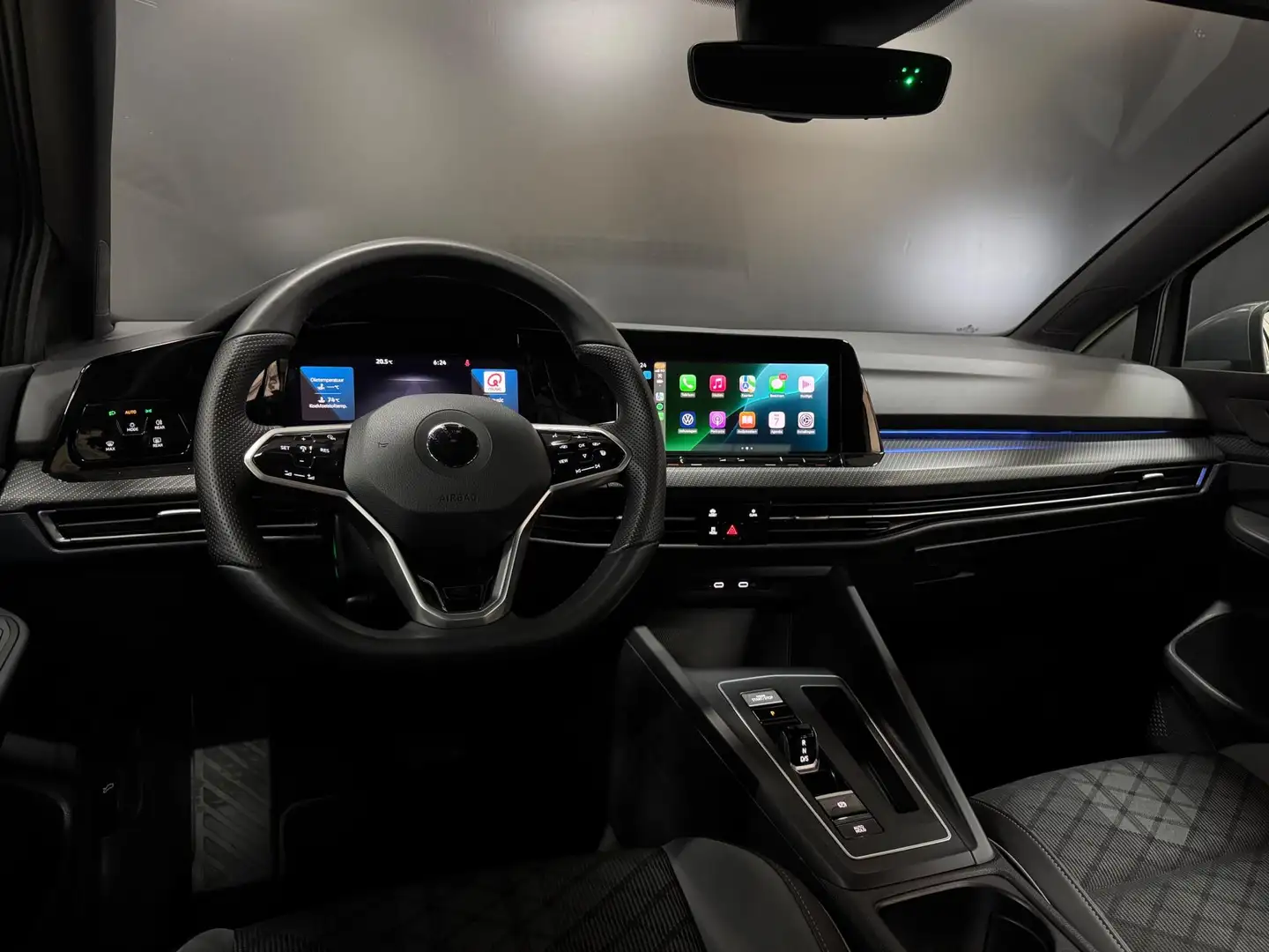 Volkswagen Golf 1.0 eTSI DSG R-Line, Navi, Apple Carplay, Cam, ACC Grijs - 2