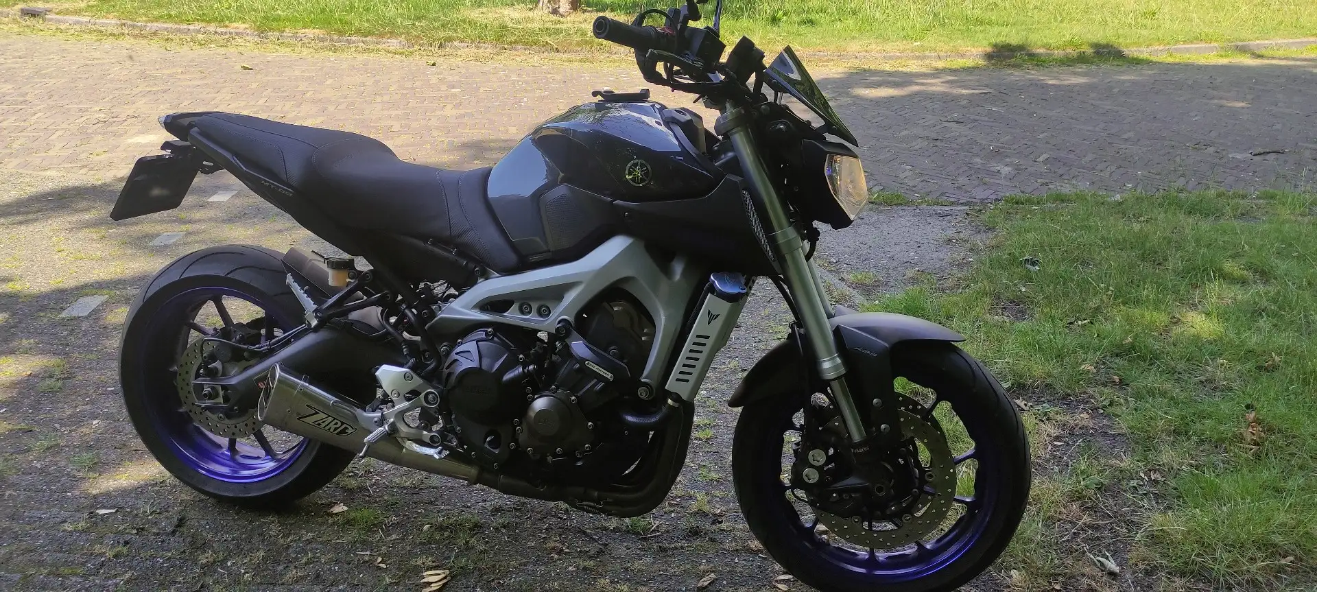 Yamaha MT-09 Grijs - 2