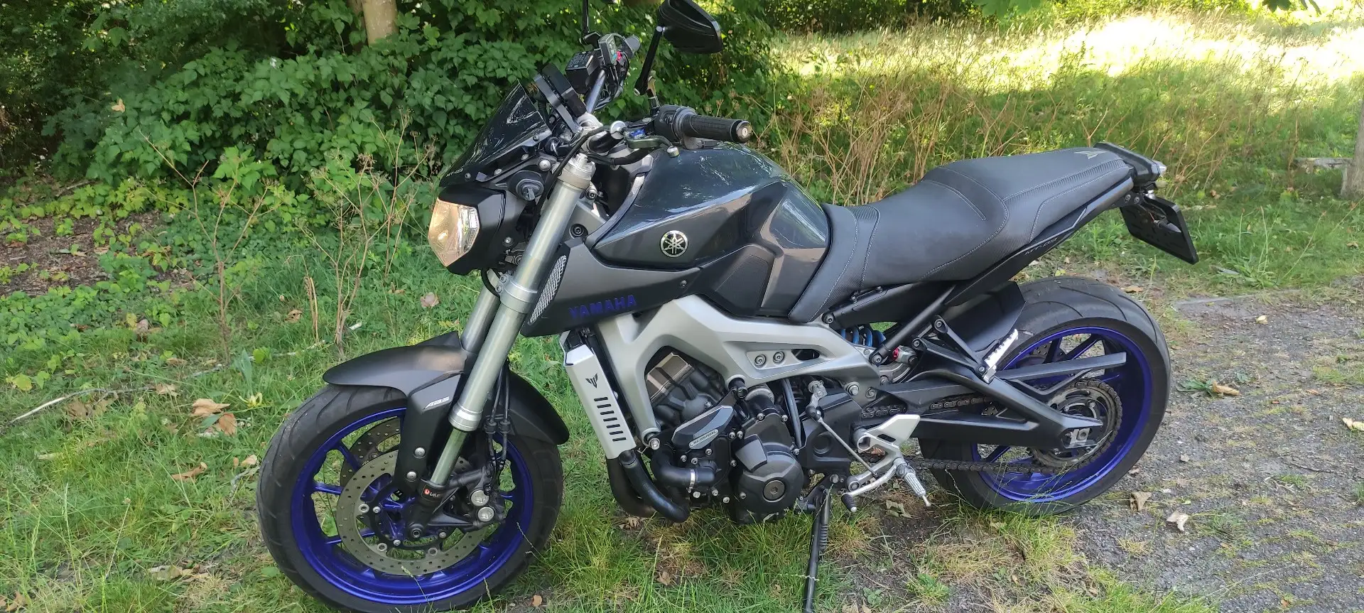 Yamaha MT-09 Grijs - 1
