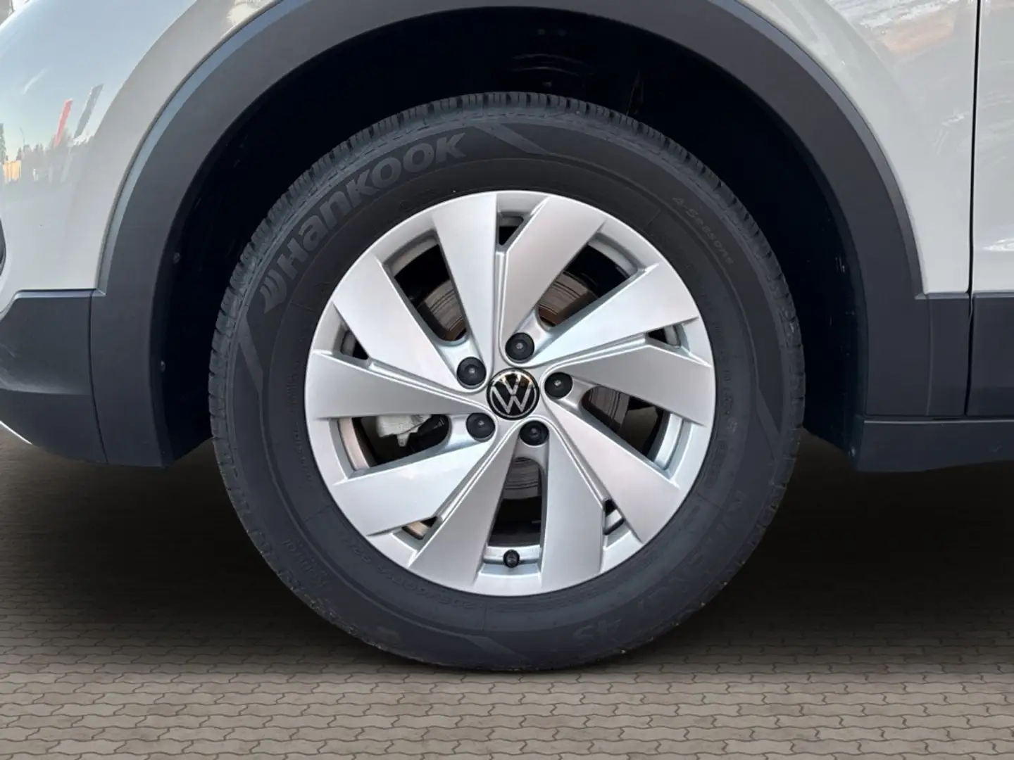 Volkswagen T-Cross 70 kW 1.0 TSI Life LED Klima Telefon Parksensor Grau - 2
