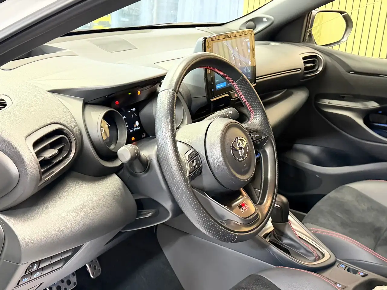 Toyota Yaris Hybrid 1.5i VVT-i * SPORT * FINITION GR * BOÎTE AUTO *, миниатюра 10