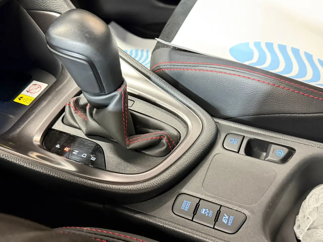 Toyota Yaris Hybrid 1.5i VVT-i * SPORT * FINITION GR * BOÎTE AUTO *, миниатюра 17