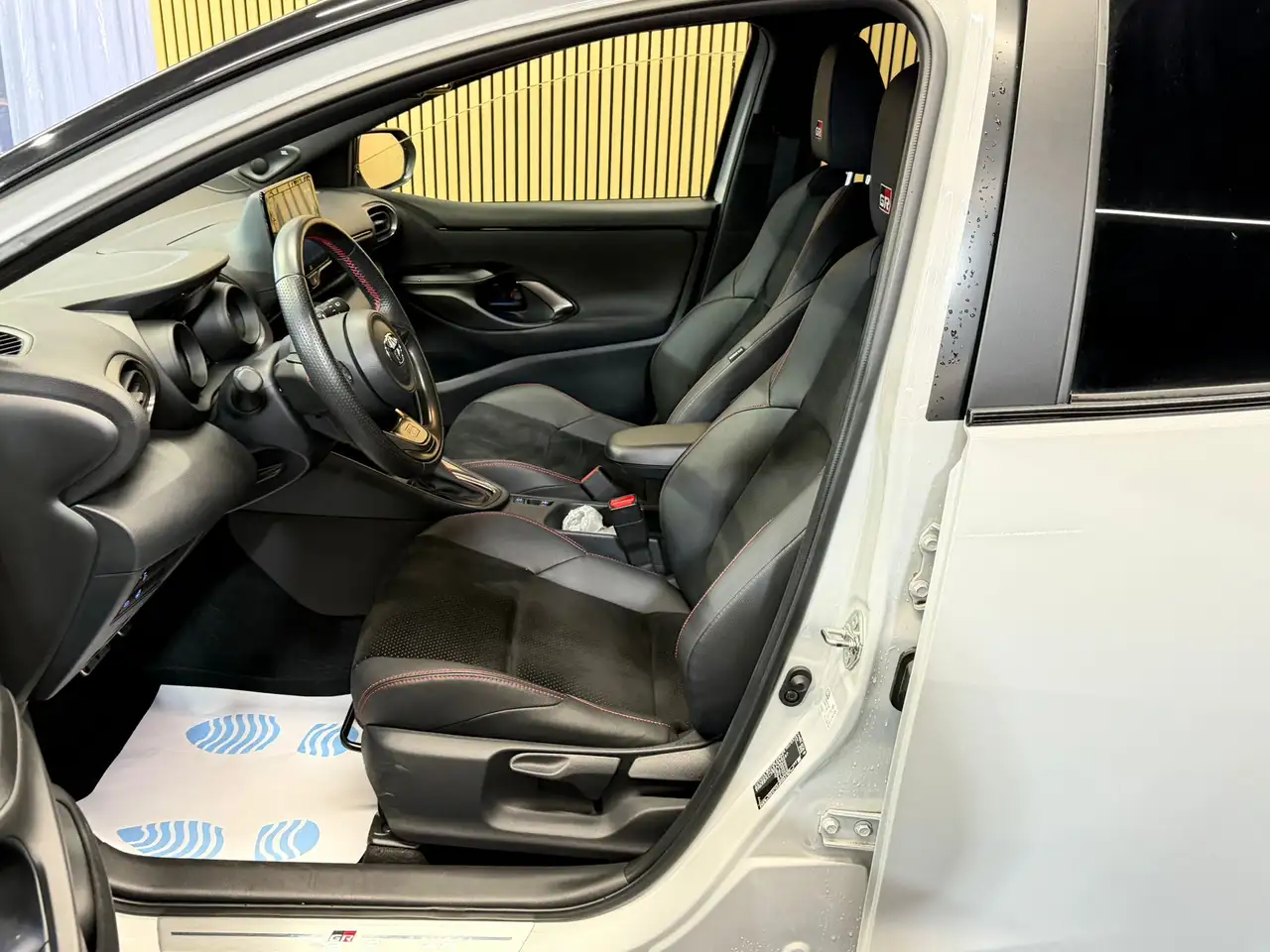 Toyota Yaris Hybrid 1.5i VVT-i * SPORT * FINITION GR * BOÎTE AUTO *, миниатюра 9