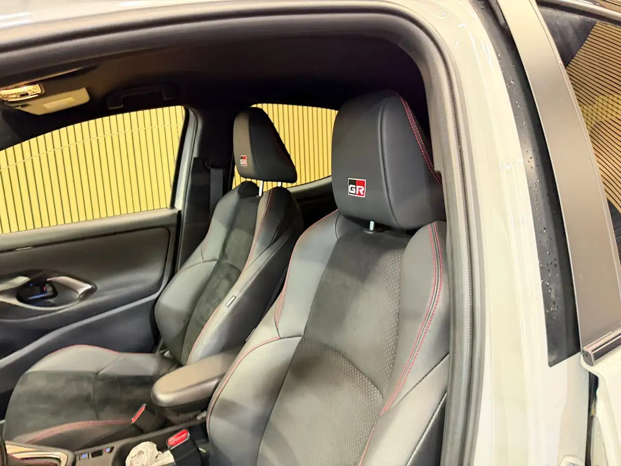 Toyota Yaris Hybrid 1.5i VVT-i * SPORT * FINITION GR * BOÎTE AUTO *, миниатюра 11