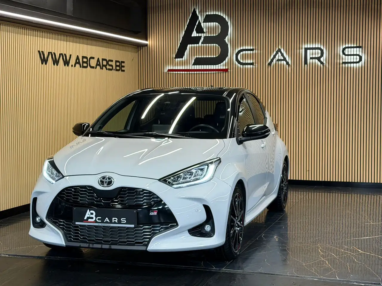 Toyota Yaris Hybrid 1.5i VVT-i * SPORT * FINITION GR * BOÎTE AUTO *, миниатюра 2