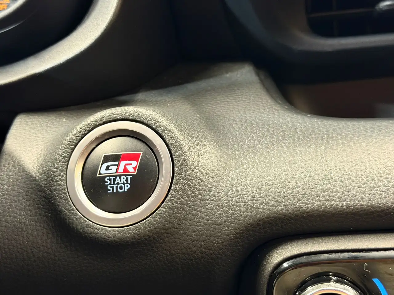 Toyota Yaris Hybrid 1.5i VVT-i * SPORT * FINITION GR * BOÎTE AUTO *, миниатюра 21
