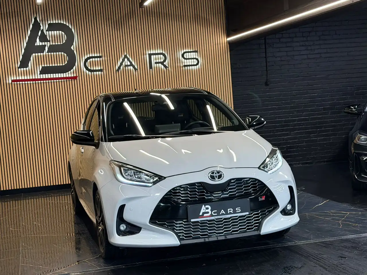 Toyota Yaris Hybrid 1.5i VVT-i * SPORT * FINITION GR * BOÎTE AUTO *, миниатюра 6