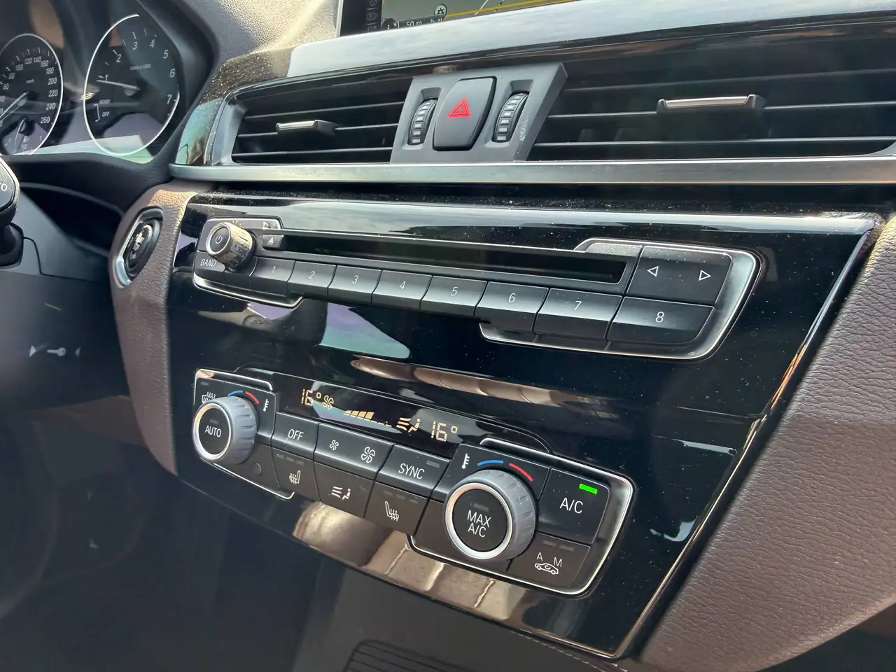 BMW X1 снимка BMW X1