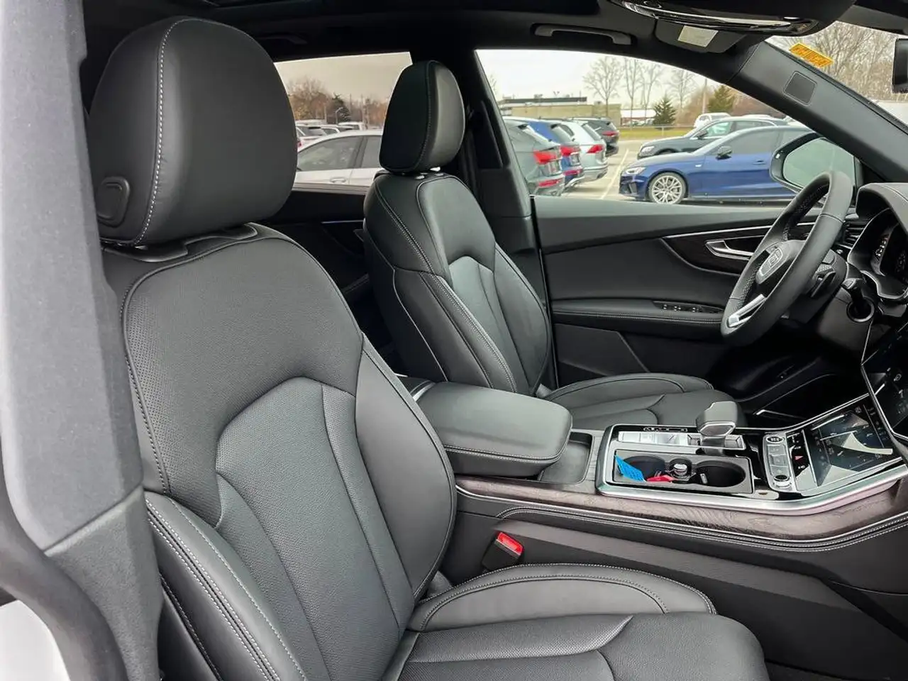 Audi Q8 снимка Audi Q8