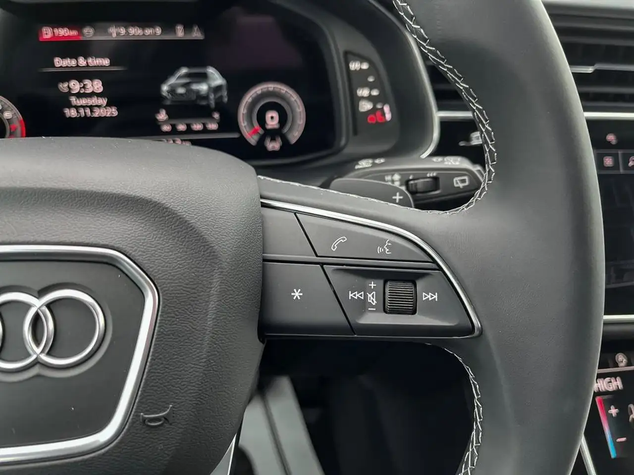 Audi Q8 снимка Audi Q8