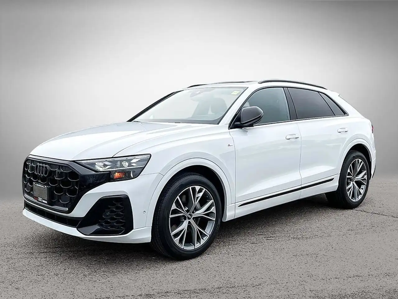 Audi Q8 снимка Audi Q8