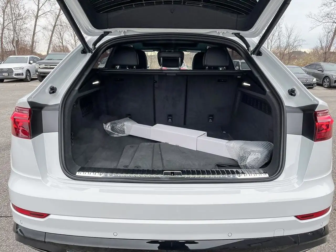 Audi Q8 снимка Audi Q8
