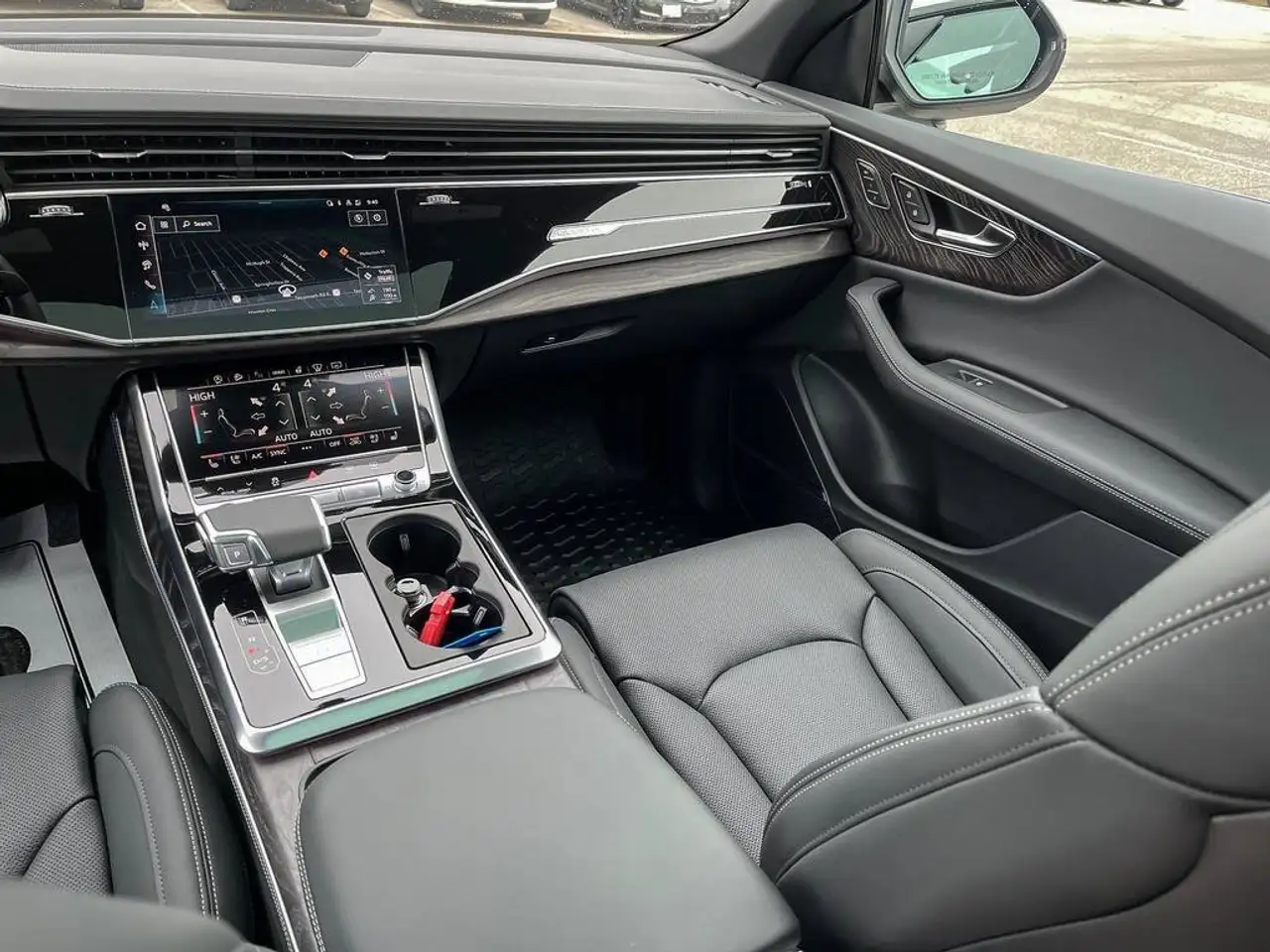 Audi Q8 снимка Audi Q8