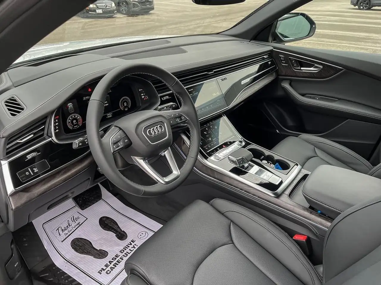 Audi Q8 снимка Audi Q8