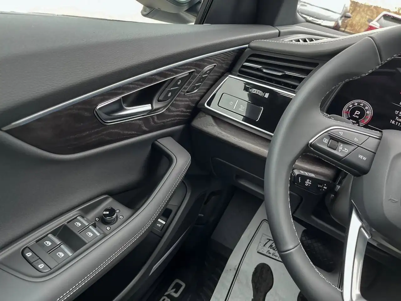Audi Q8 снимка Audi Q8