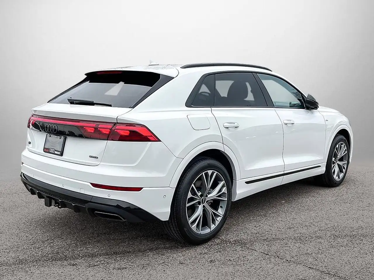 Audi Q8 снимка Audi Q8