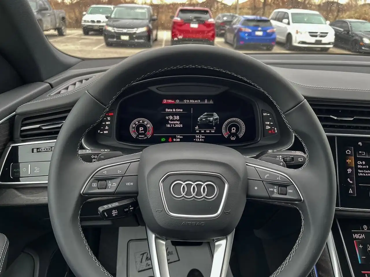 Audi Q8 снимка Audi Q8