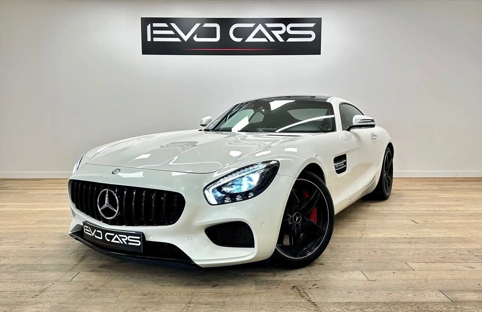 Mercedes-Benz AMG GT S 4.0 510 ch / Caméra / Sièges Perf / Toit Pano /  Blanc - 1