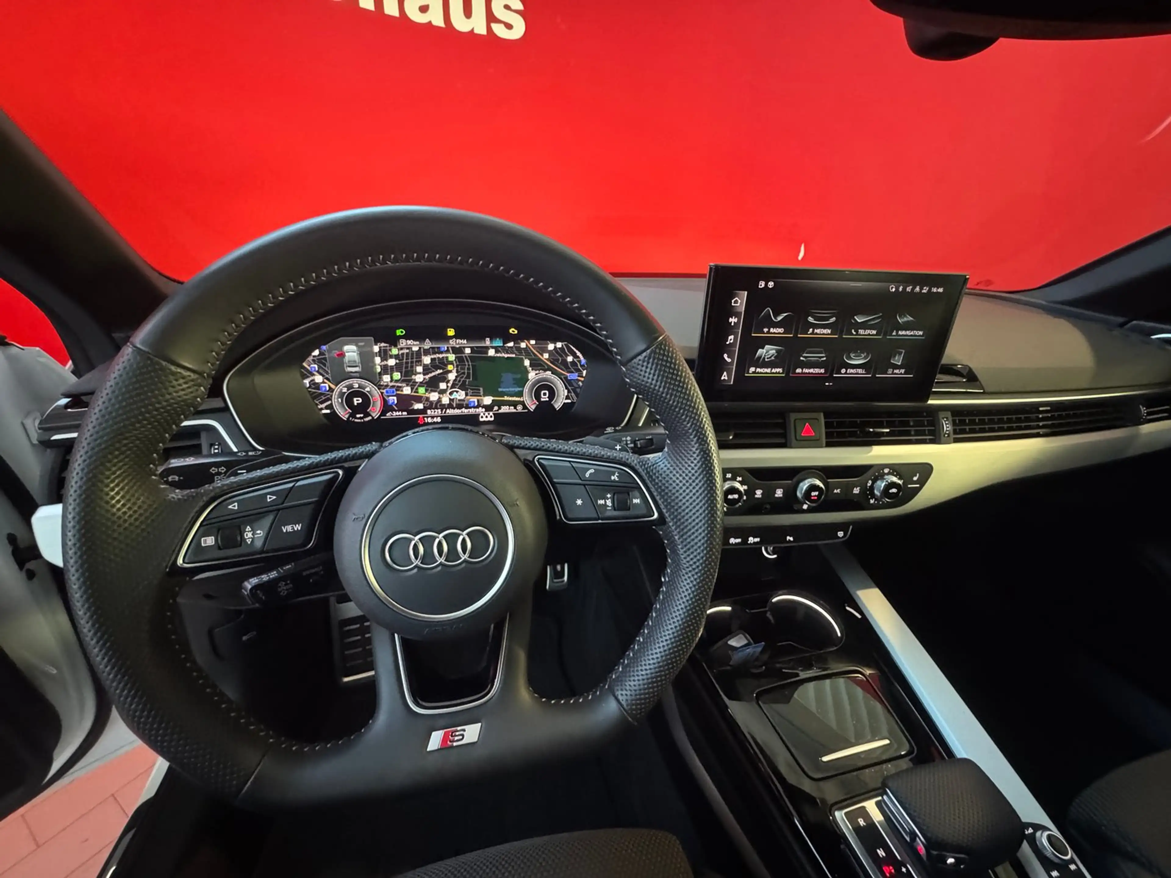 Audi A4 Limousine 35 TDI S line — photo 8