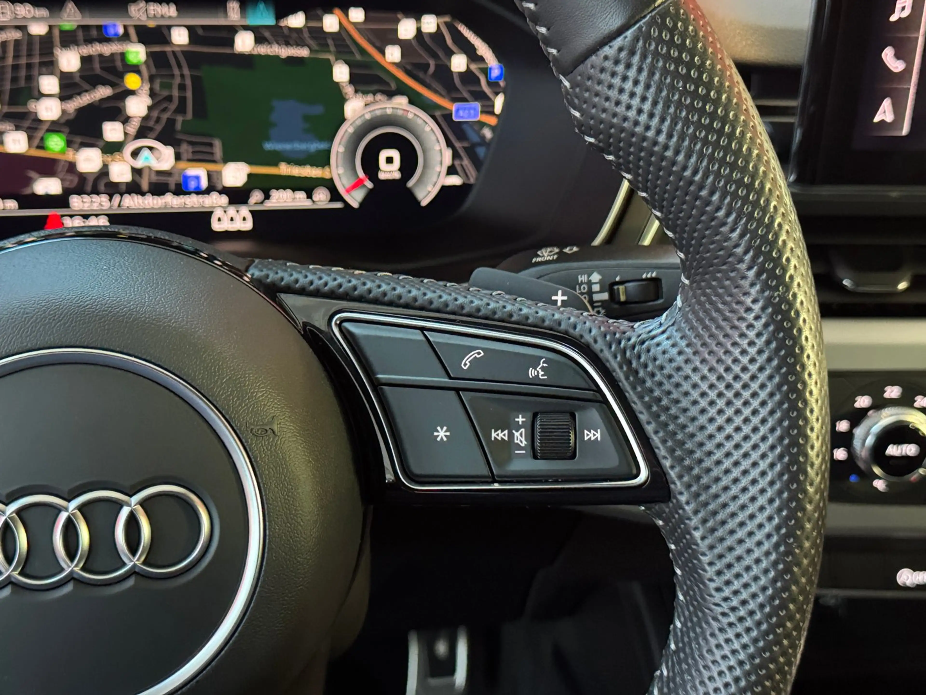Audi A4 Limousine 35 TDI S line — photo 11