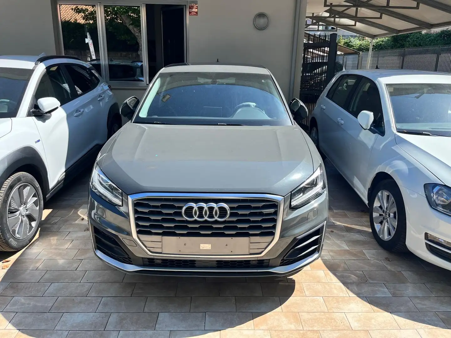 Audi Q2 Audi Q2 30 TDI S tronic S line Edition Grau - 1