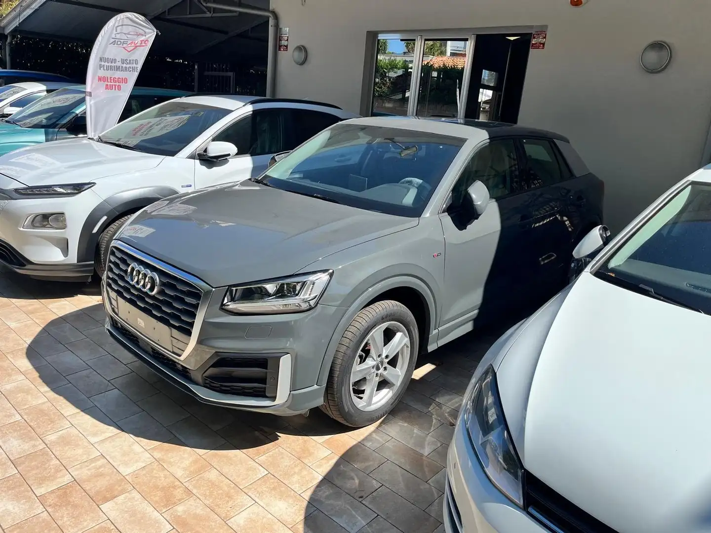 Audi Q2 Audi Q2 30 TDI S tronic S line Edition Grau - 2