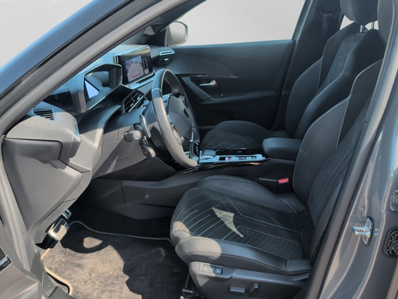 Peugeot 2008 GT PureTech 130 EAT8 — photo 8