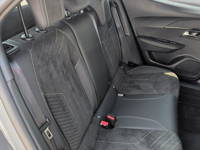 Peugeot 2008 GT PureTech 130 EAT8 — photo 15