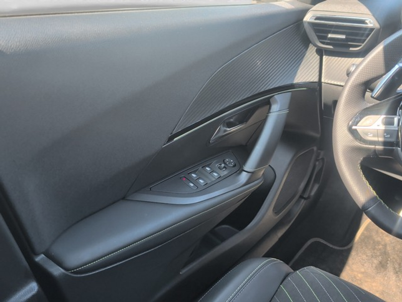 Peugeot 2008 GT PureTech 130 EAT8 — photo 14