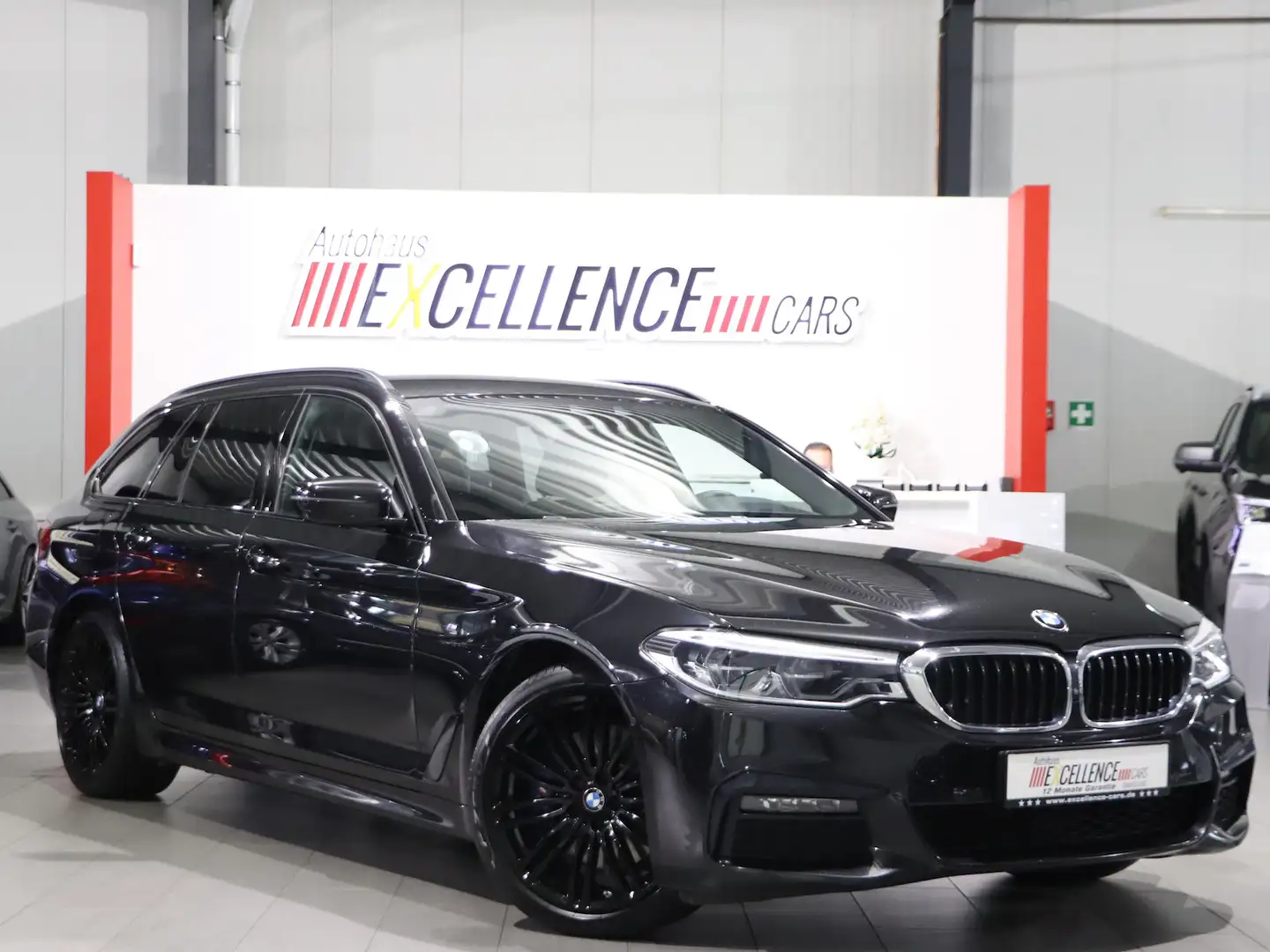 BMW 530 530d Touring xDrive M-SPORT SHADOW BLACK / TOP Schwarz - 1