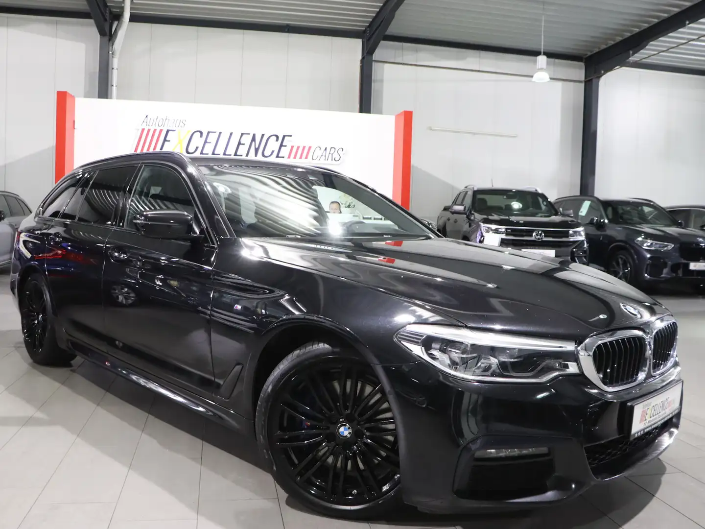 BMW 530 530d Touring xDrive M-SPORT SHADOW BLACK / TOP Schwarz - 2