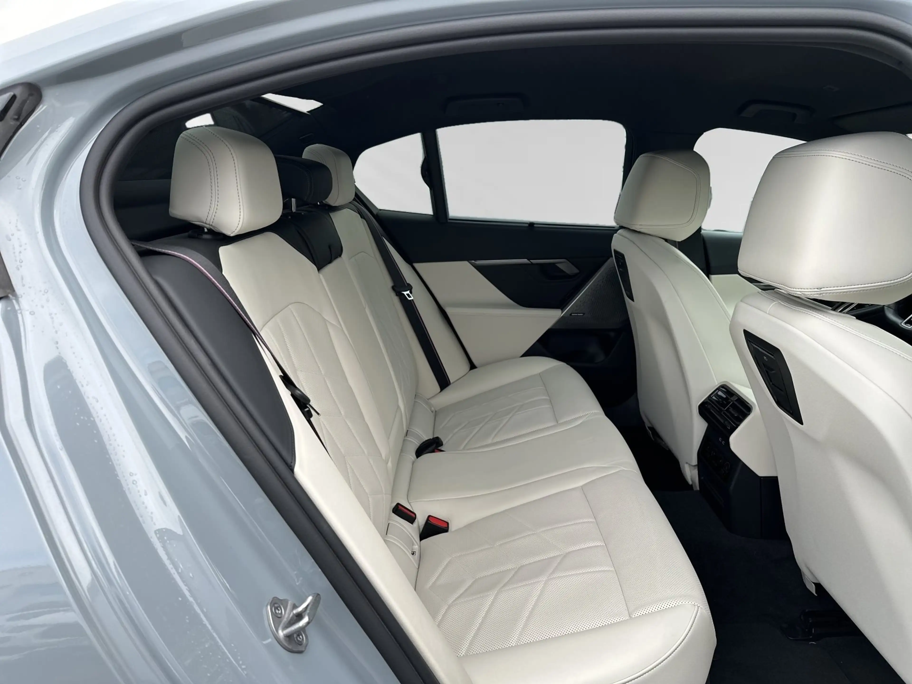BMW 550 e xDrive M Sport Pro|Autobahnassistent|H/K — photo 15