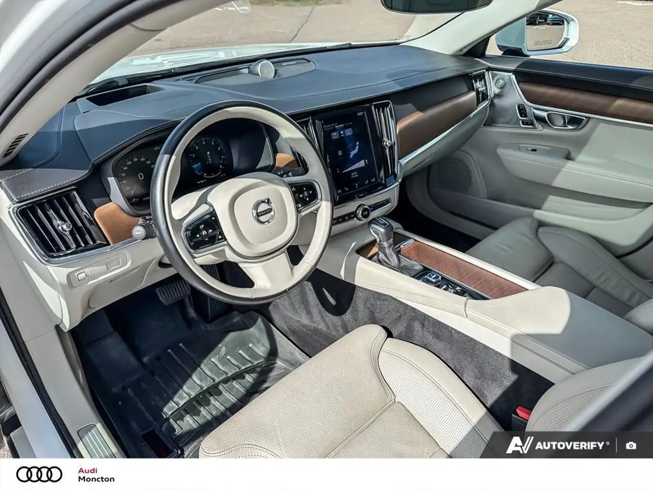 Volvo S90 снимка Volvo S90