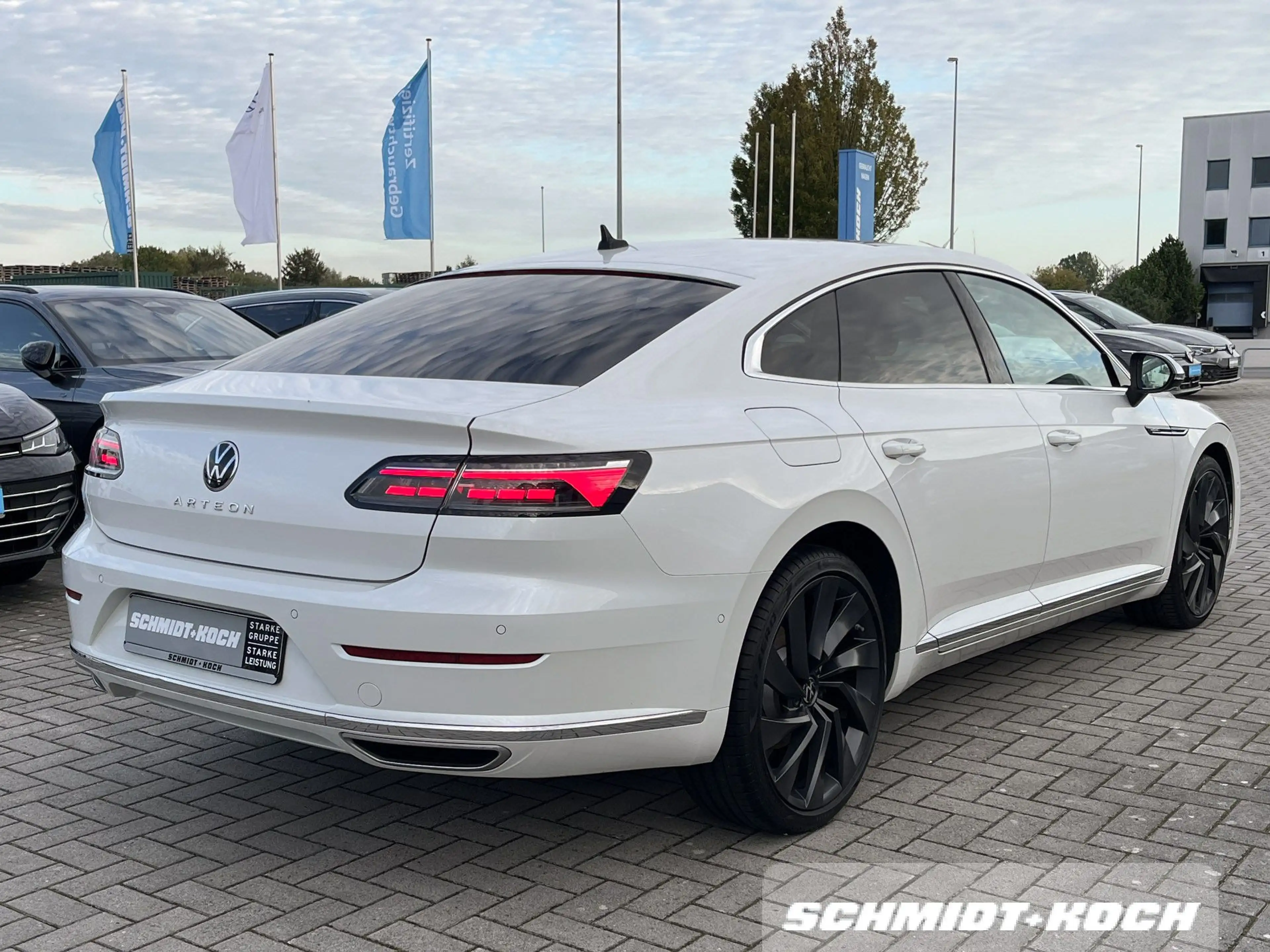 Volkswagen Arteon 2.0 TDI Elegance DSG Pano, RFK, Navi, LED — photo 3