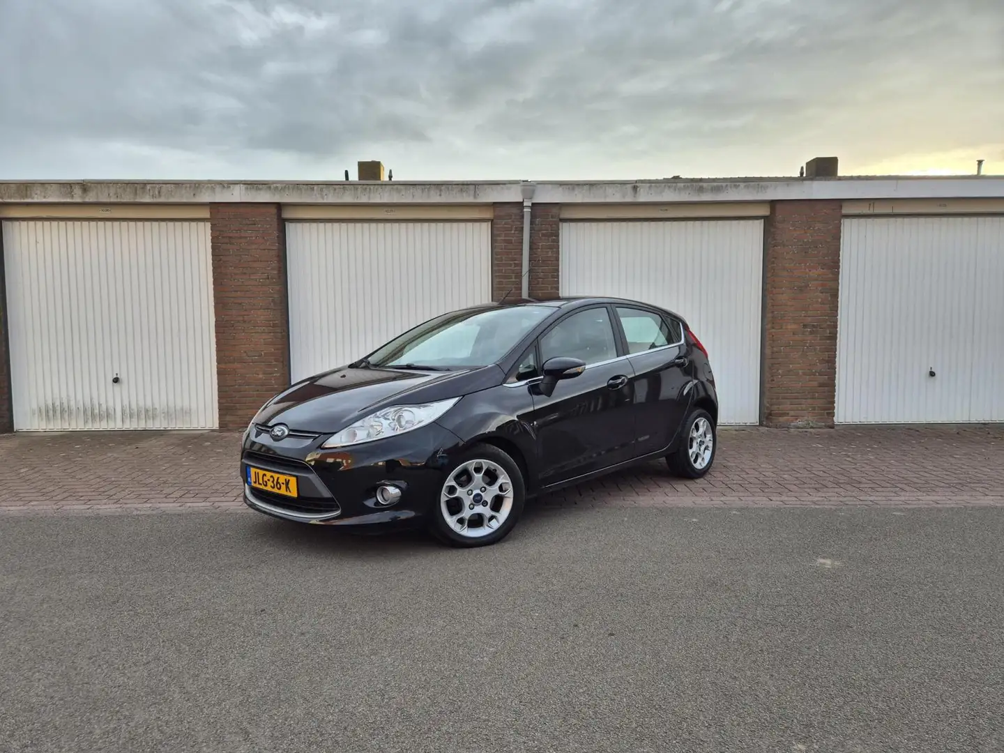 Ford Fiesta 1.25 Titanium / Dealeronderhouden / Voorruitverwar - 1