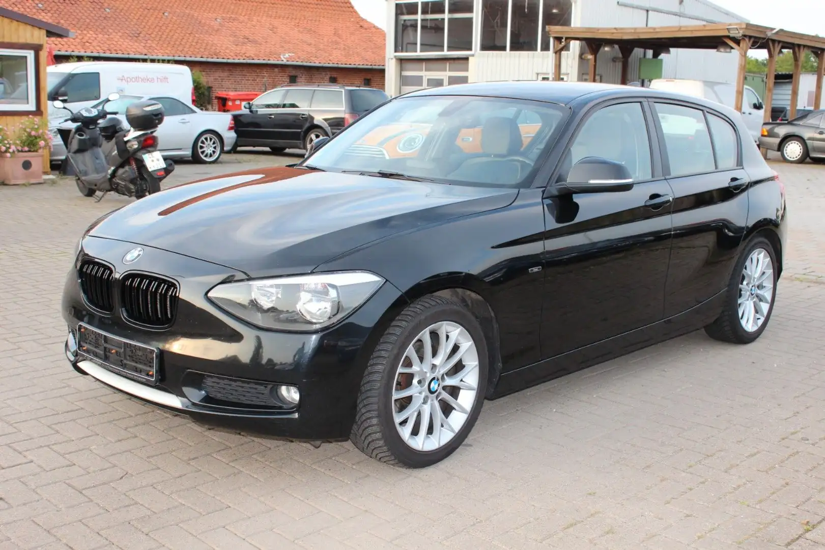 BMW 118 d Automatik Teilleder PDC AHK Schwarz - 1