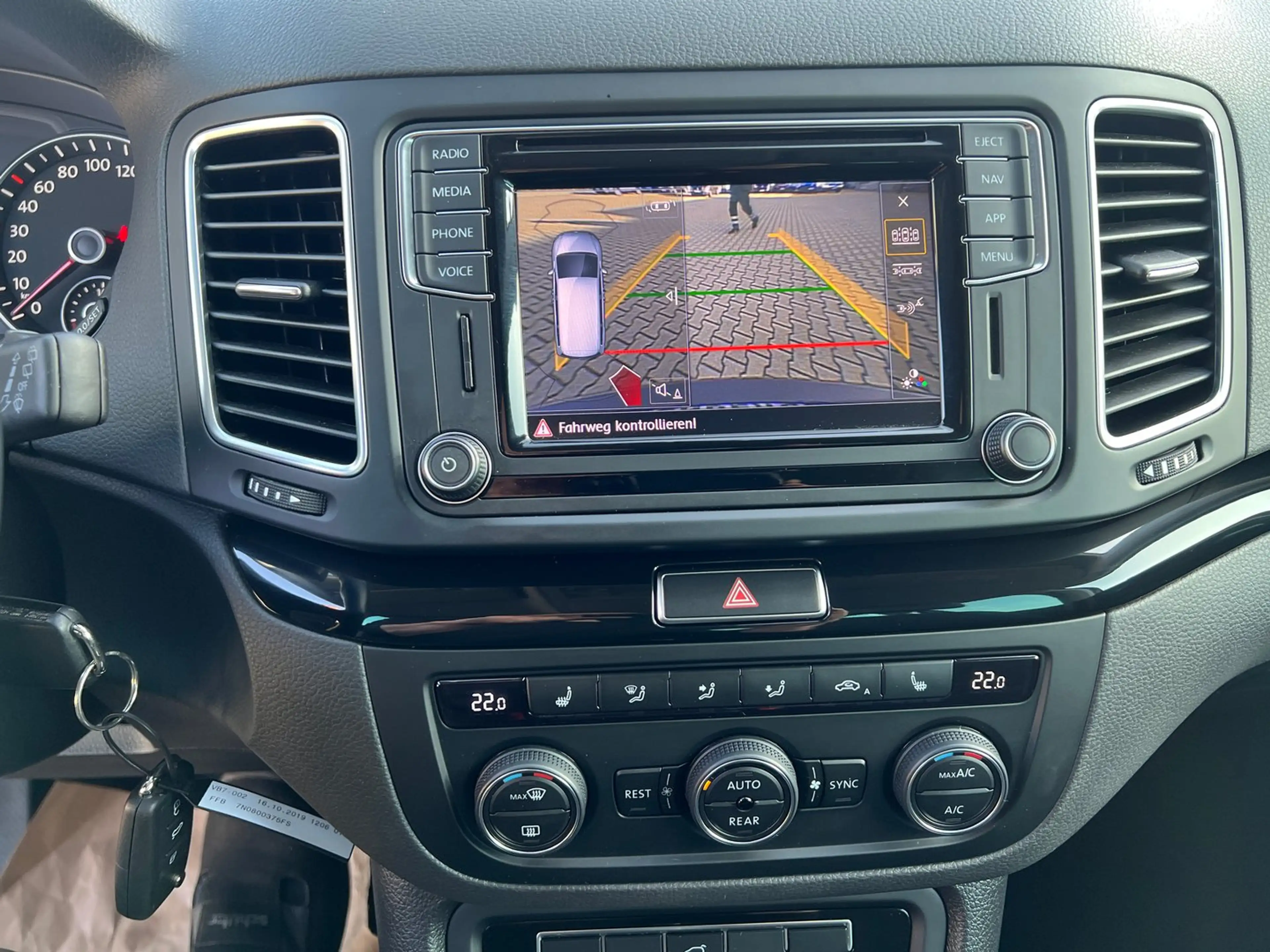 Volkswagen Sharan Business+ TDI SCR DSG 5-Sitzer — photo 10