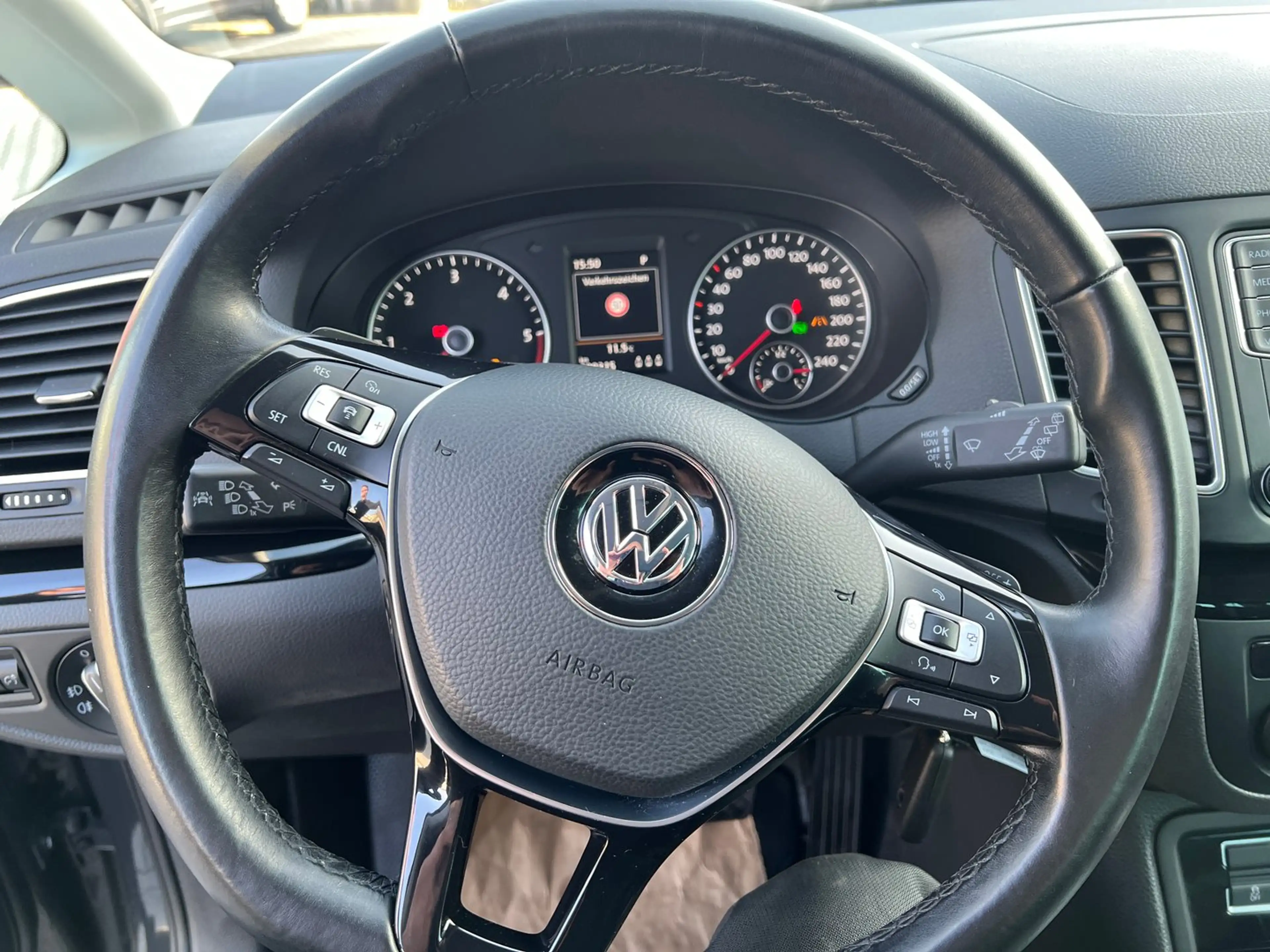 Volkswagen Sharan Business+ TDI SCR DSG 5-Sitzer — photo 8