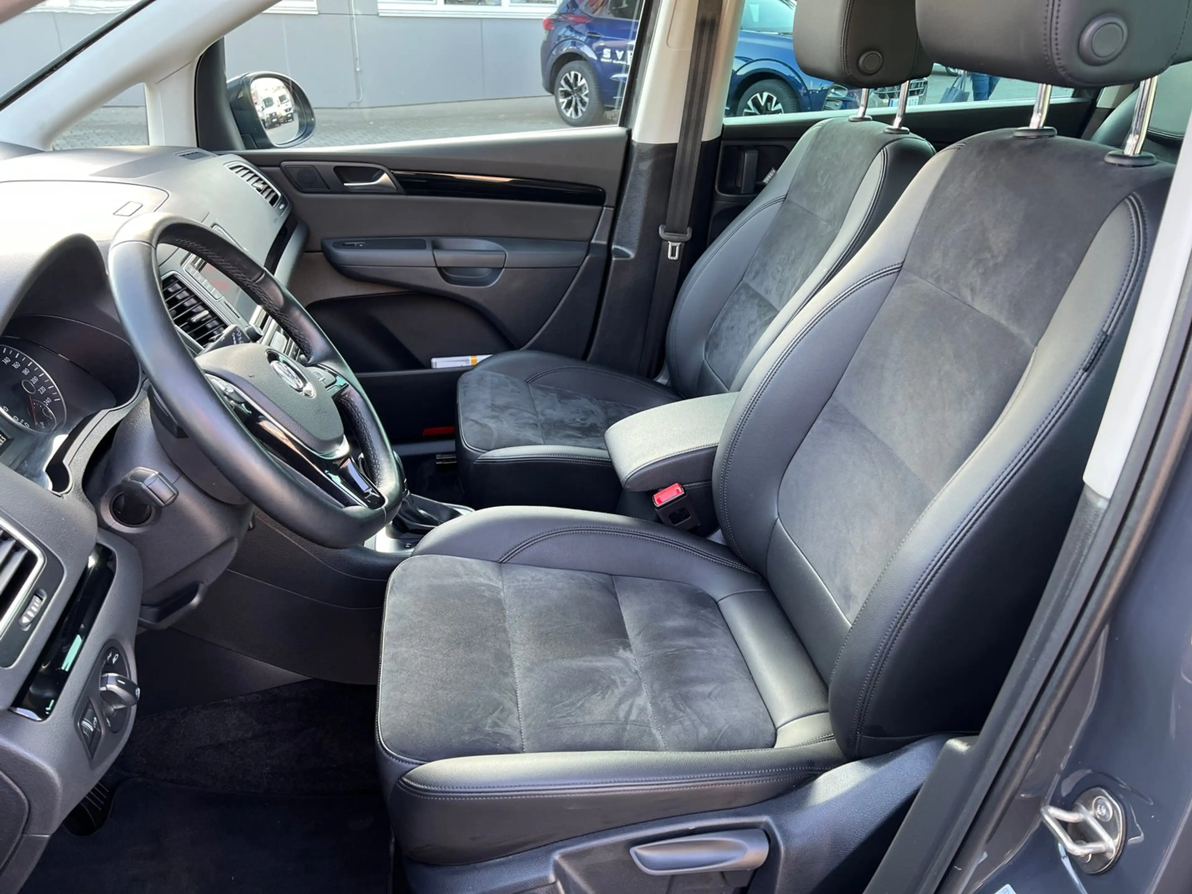 Volkswagen Sharan Business+ TDI SCR DSG 5-Sitzer — photo 6
