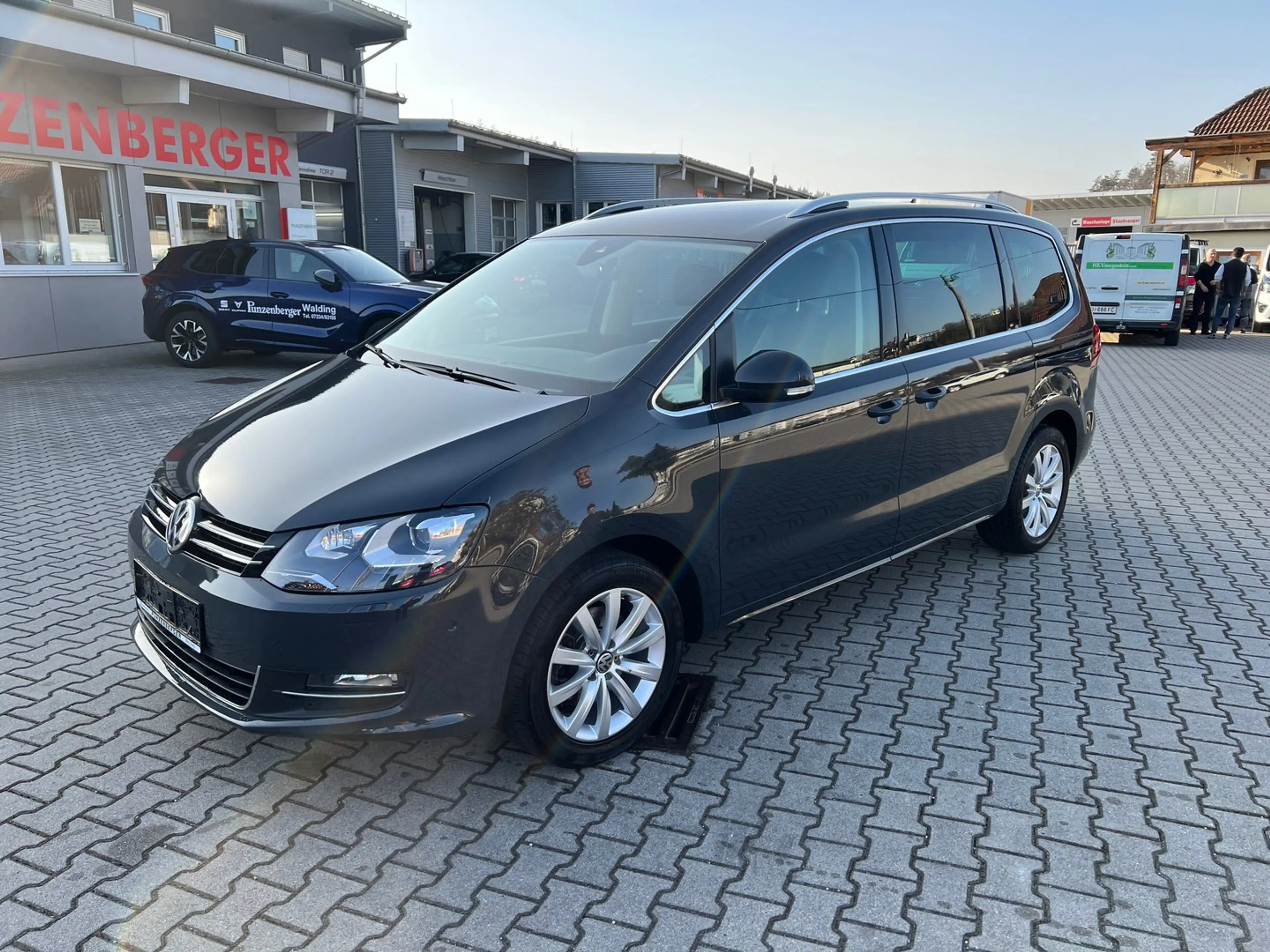 Volkswagen Sharan Business+ TDI SCR DSG 5-Sitzer