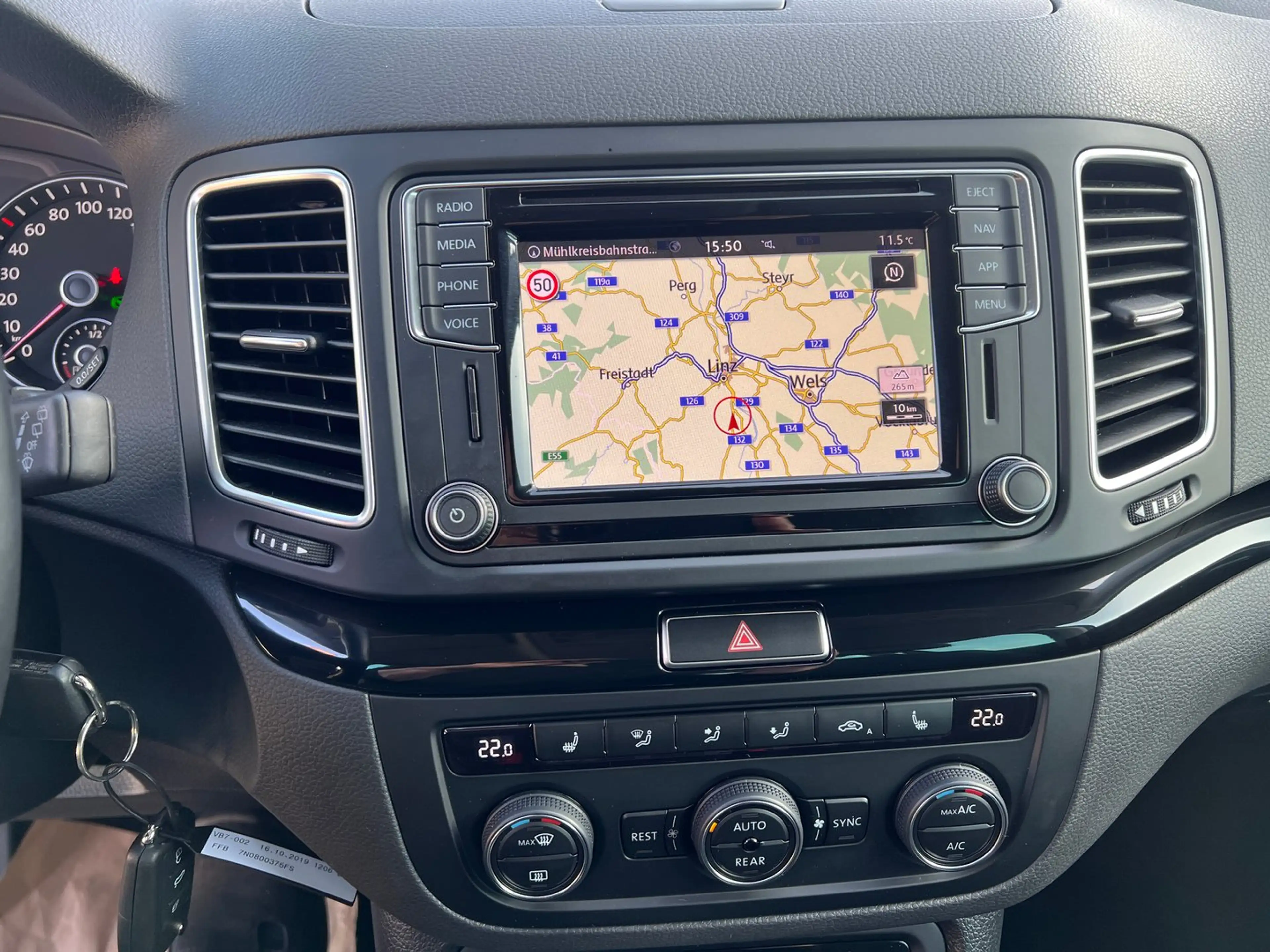 Volkswagen Sharan Business+ TDI SCR DSG 5-Sitzer — photo 9